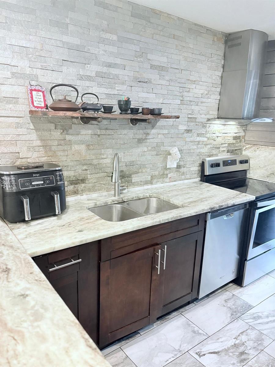 Image 15 of 39 For 10004 Memorial Highway