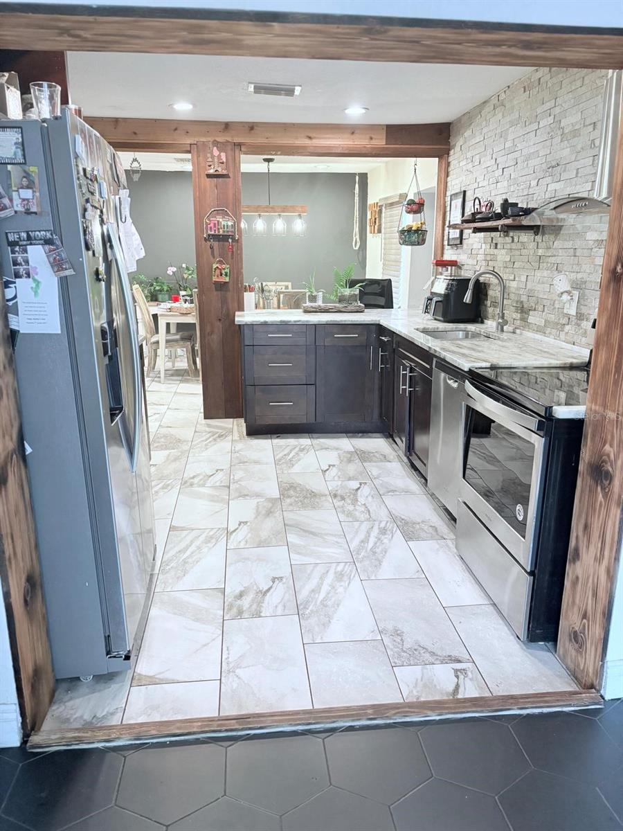 Image 16 of 39 For 10004 Memorial Highway