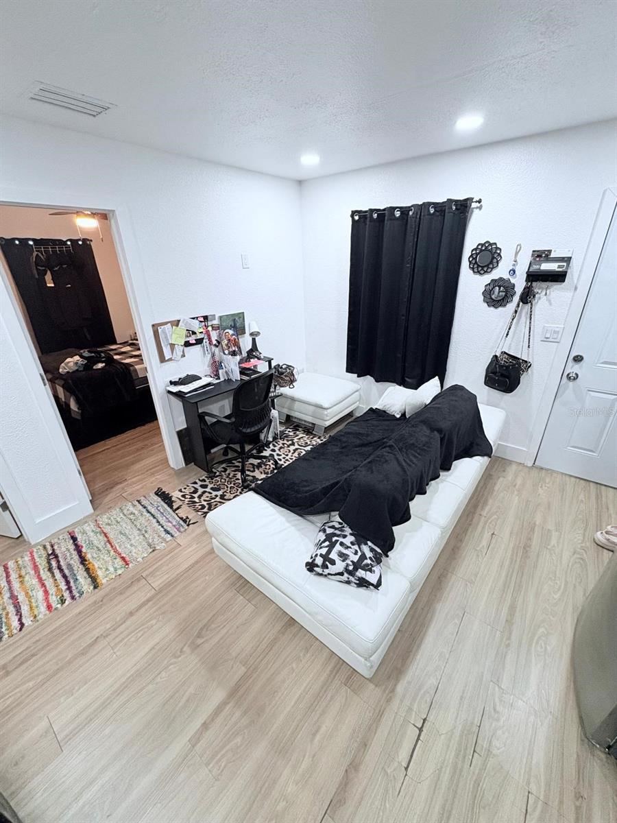 Image 36 of 39 For 10004 Memorial Highway