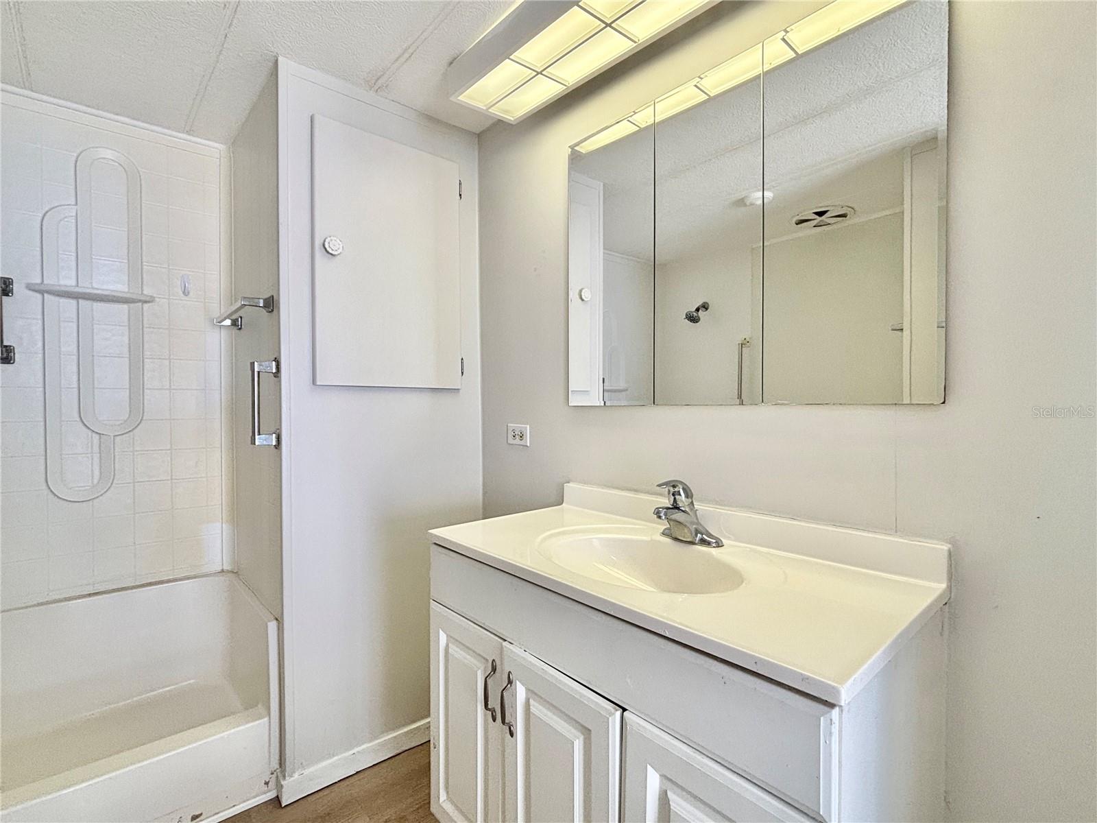 Listing photo id 10 for 7028 Mount Jupiter Drive Ne 601