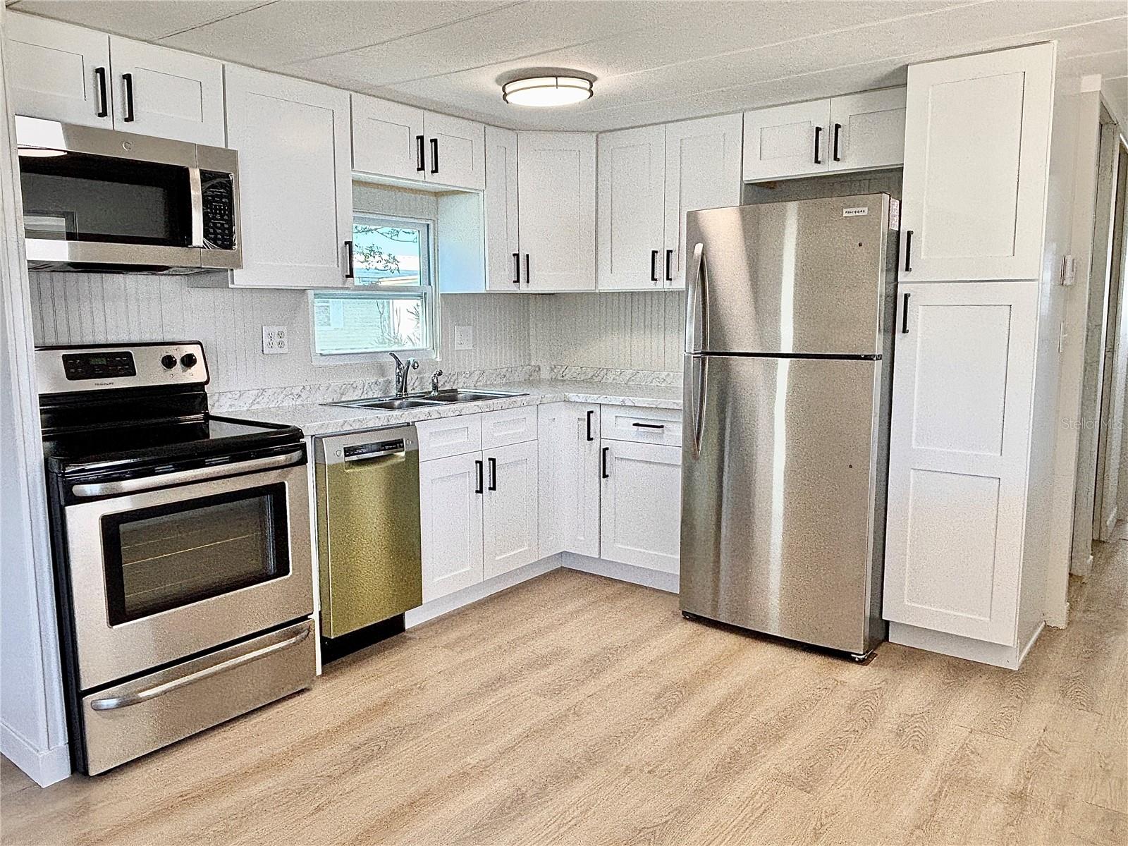 Listing photo id 2 for 7028 Mount Jupiter Drive Ne 601