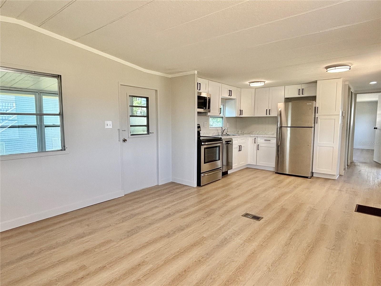 Listing photo id 4 for 7028 Mount Jupiter Drive Ne 601