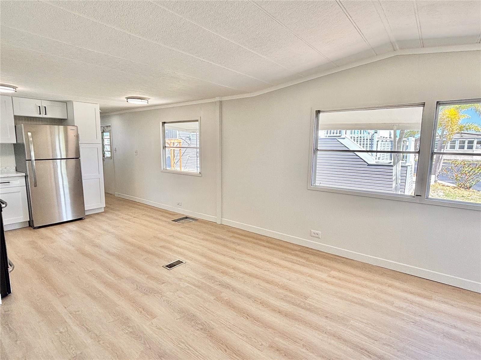 Listing photo id 5 for 7028 Mount Jupiter Drive Ne 601