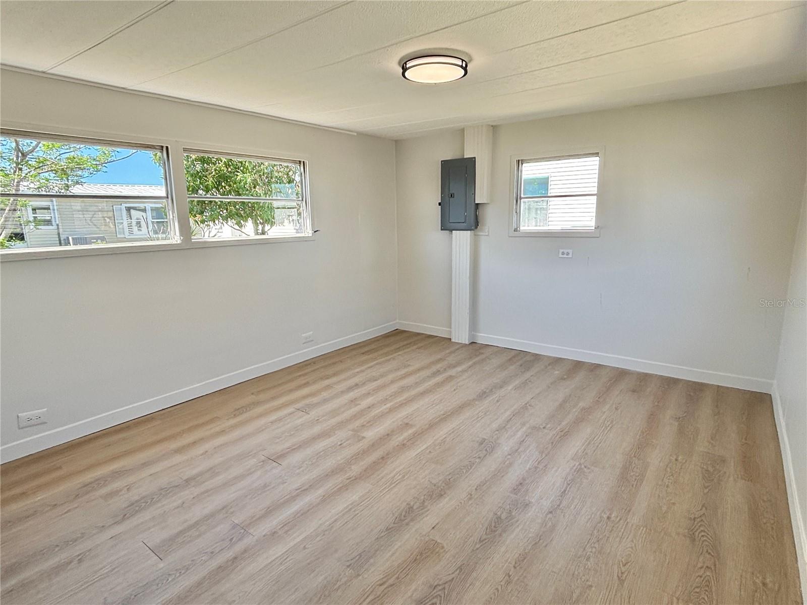 Listing photo id 6 for 7028 Mount Jupiter Drive Ne 601