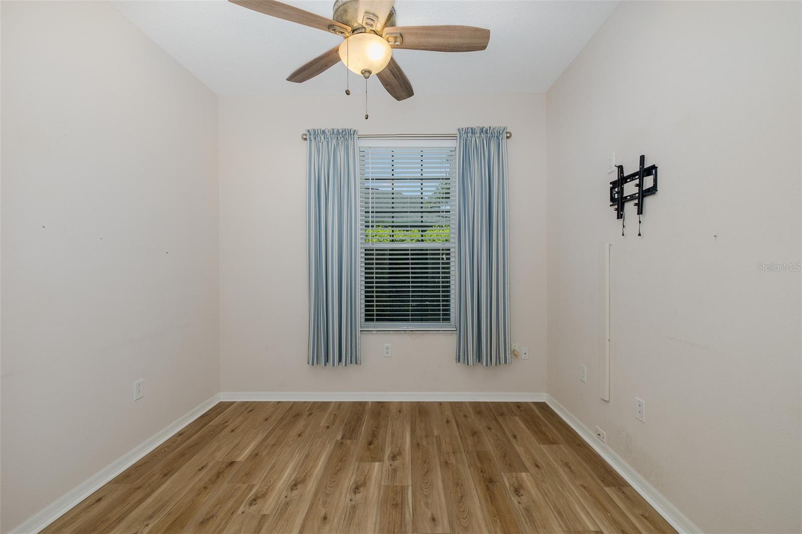 Image 25 of 41 For 11142 Port Douglas Drive