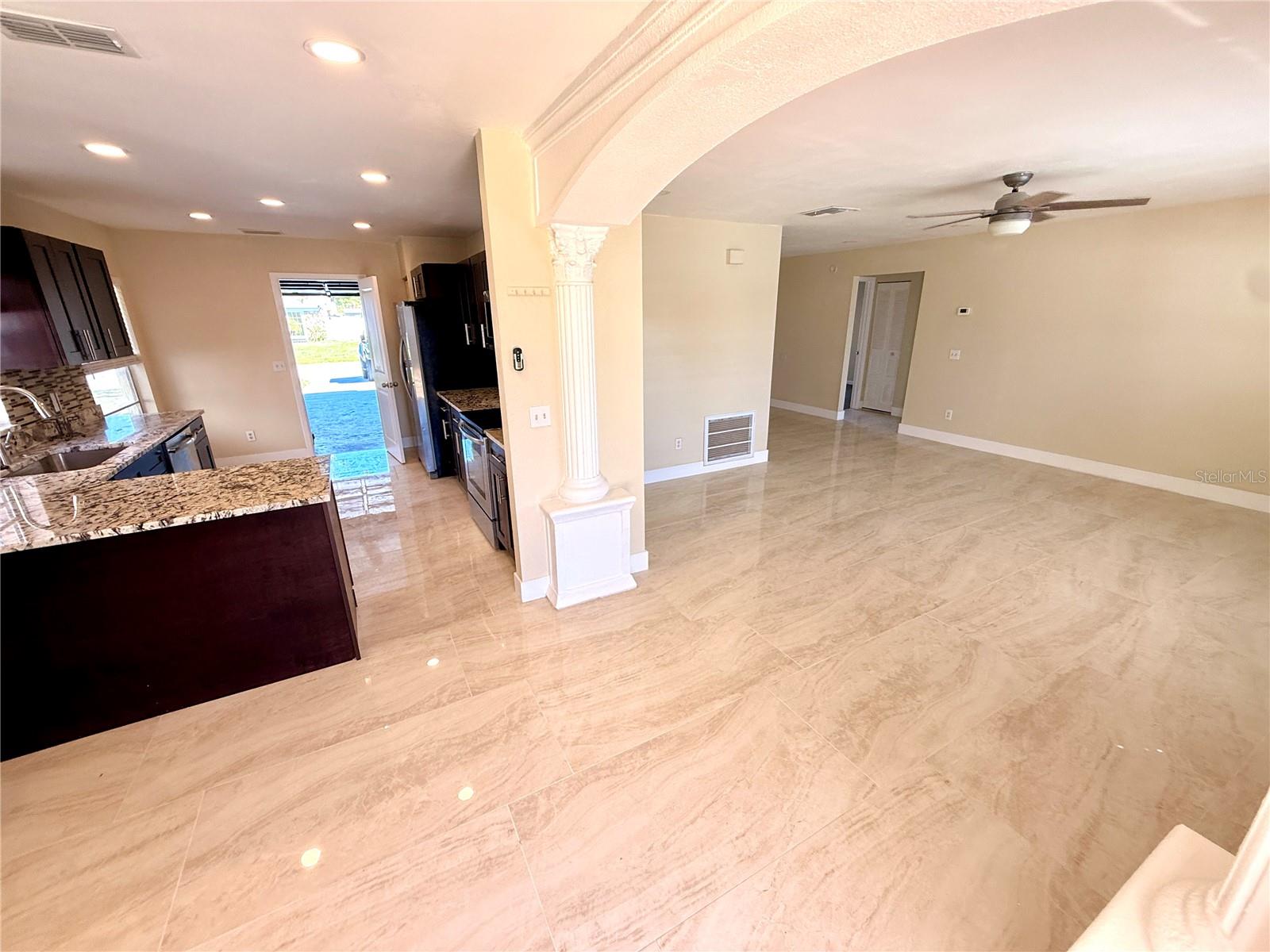 Image 11 of 45 For 9026 Dixiana Villa Cir