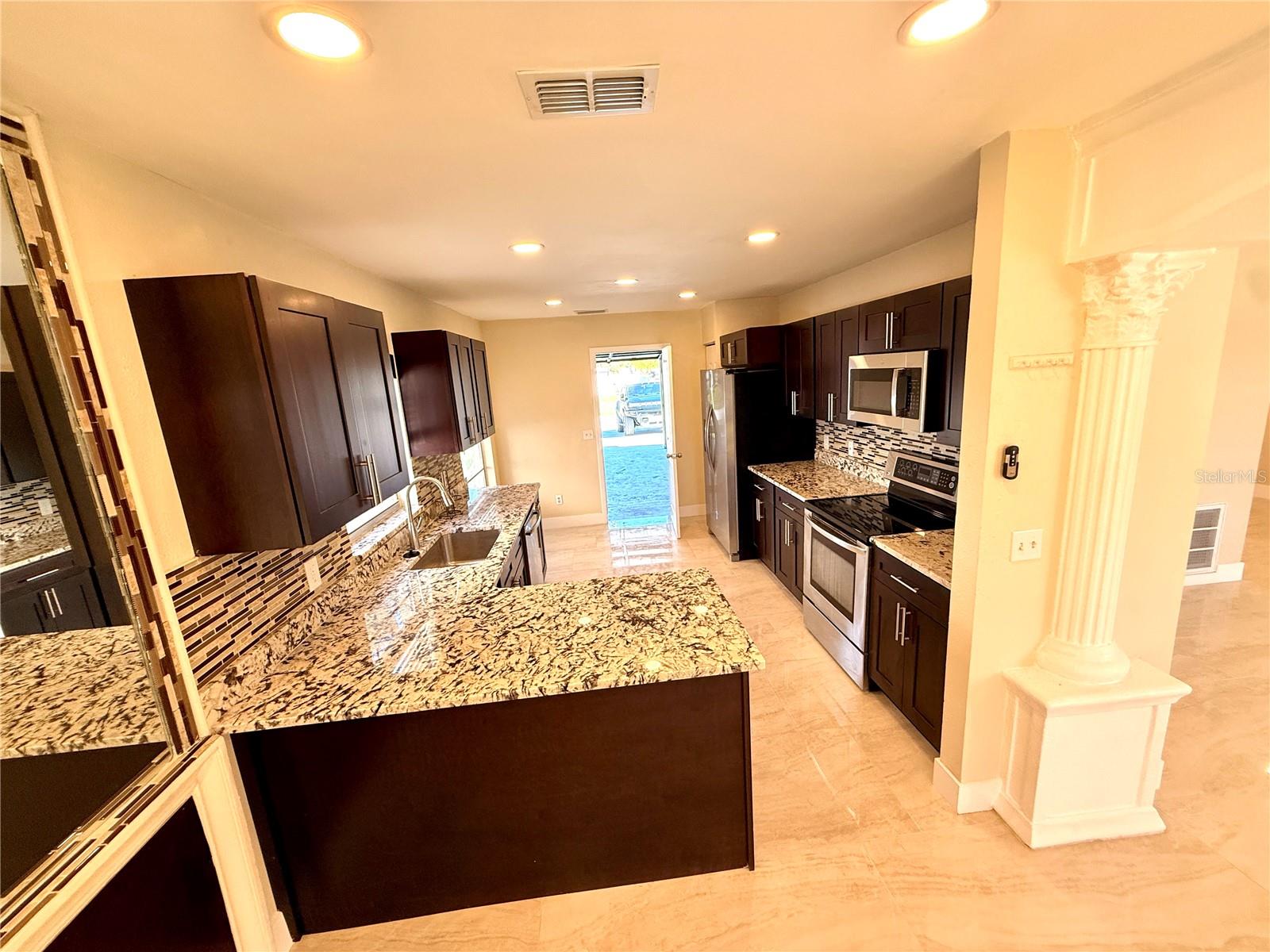 Image 17 of 45 For 9026 Dixiana Villa Cir