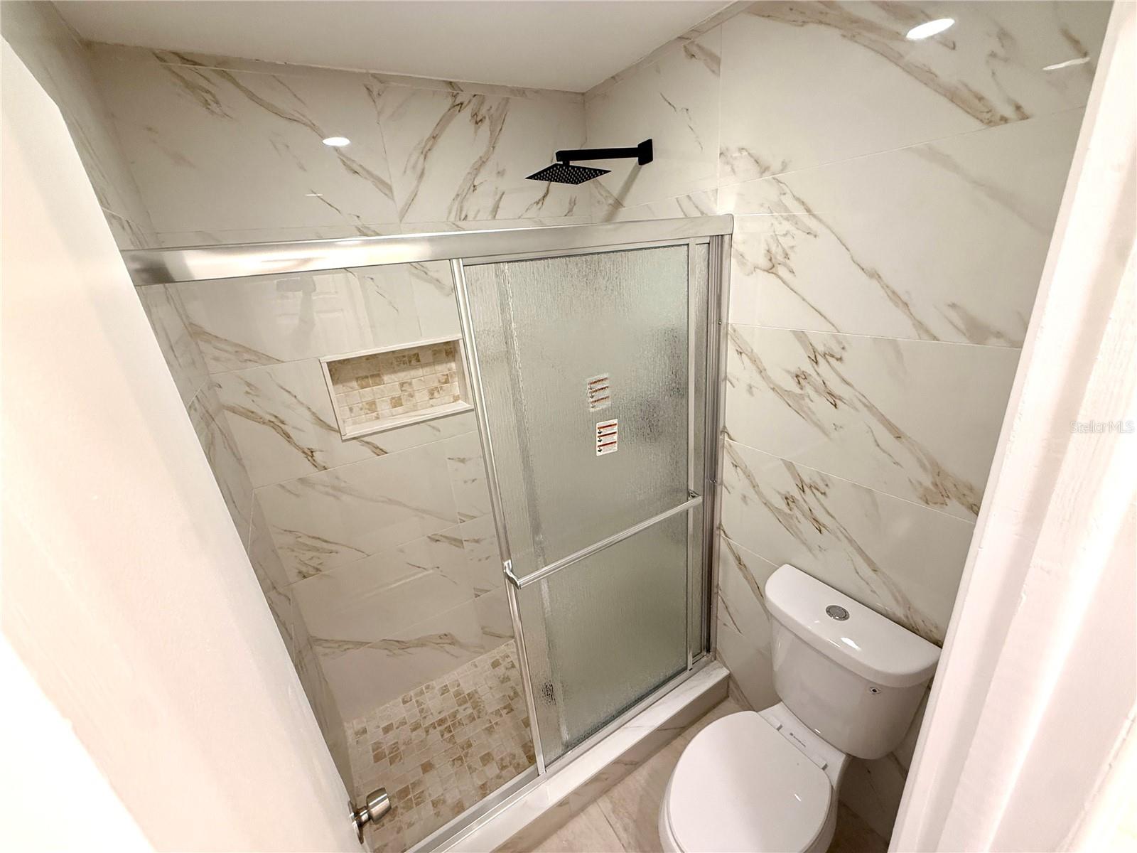 Image 21 of 45 For 9026 Dixiana Villa Cir