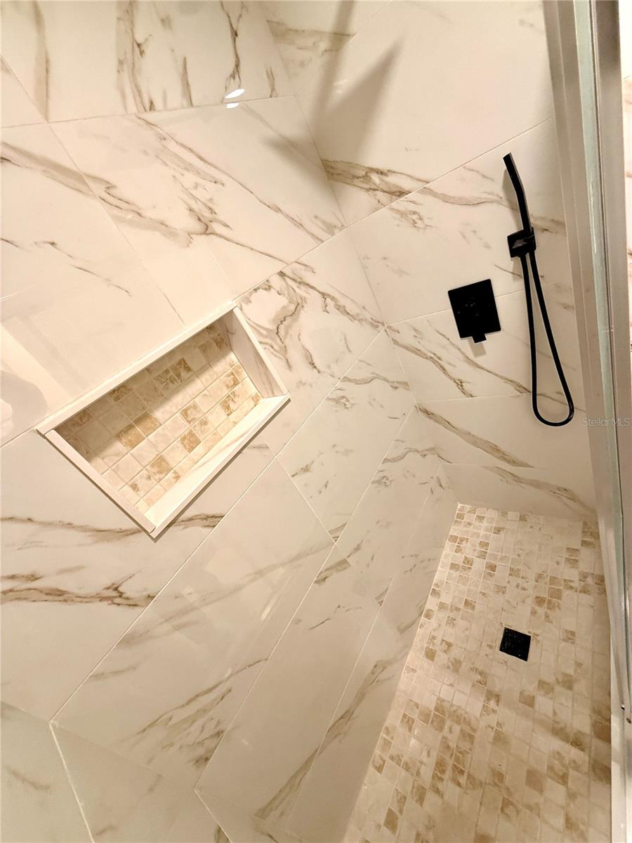 Image 22 of 45 For 9026 Dixiana Villa Cir