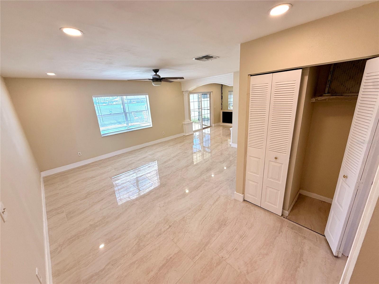 Image 6 of 45 For 9026 Dixiana Villa Cir