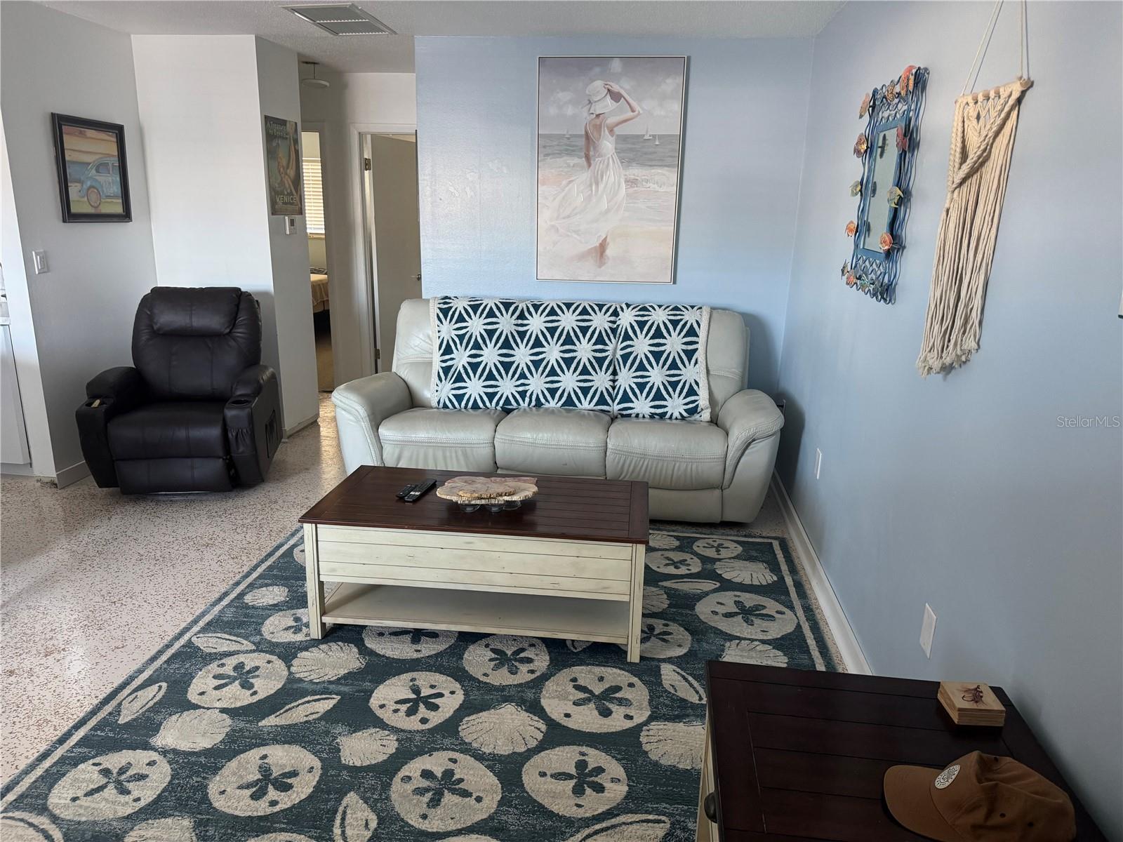 Image 2 of 10 For 525 Manatee Court 21