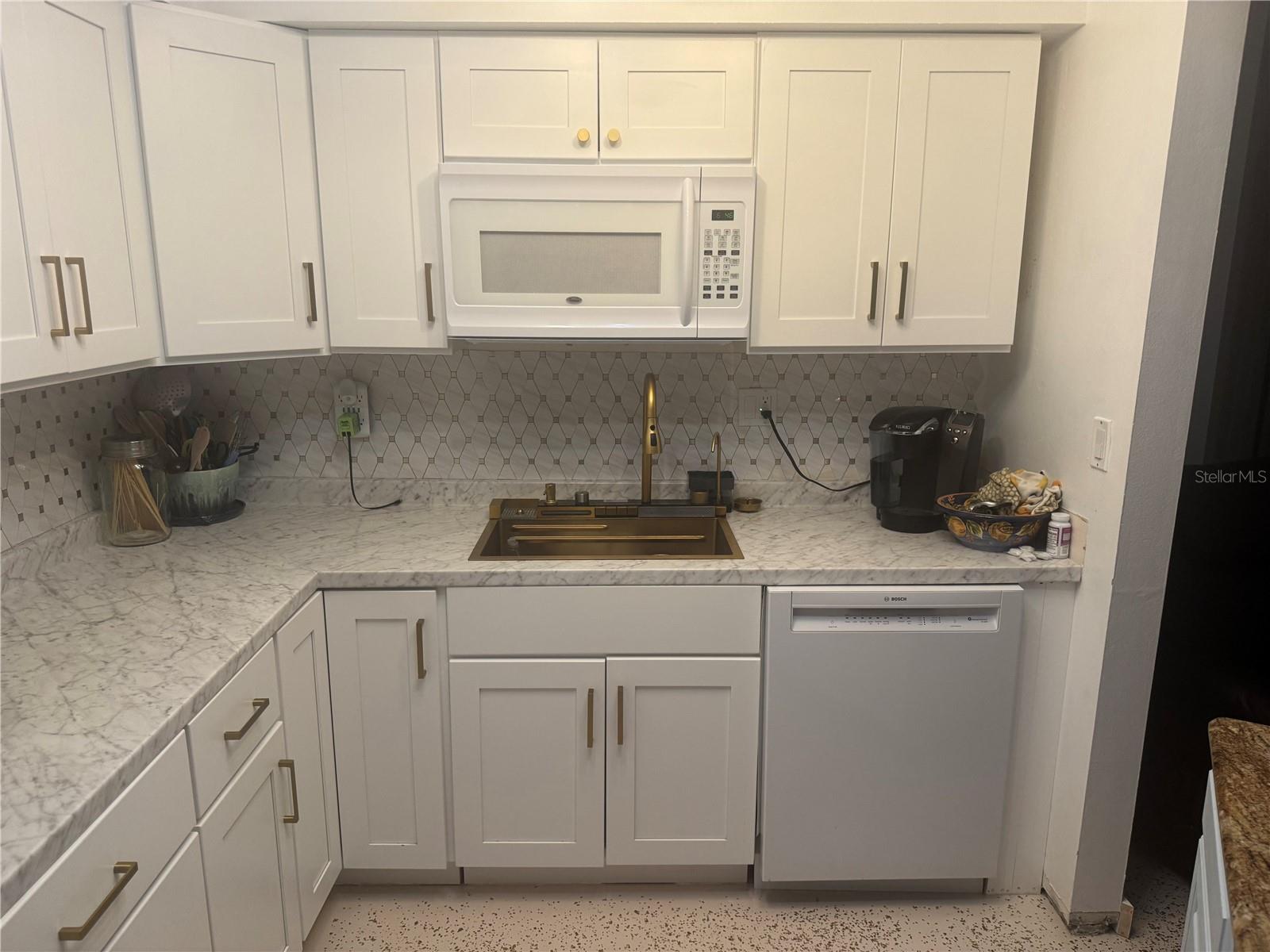 Image 8 of 10 For 525 Manatee Court 21