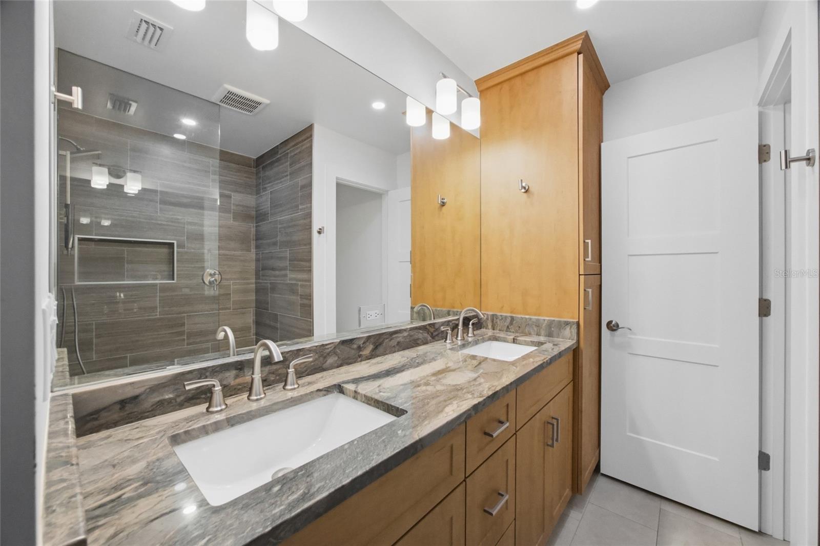 Image 26 of 47 For 5275 32nd Avenue N