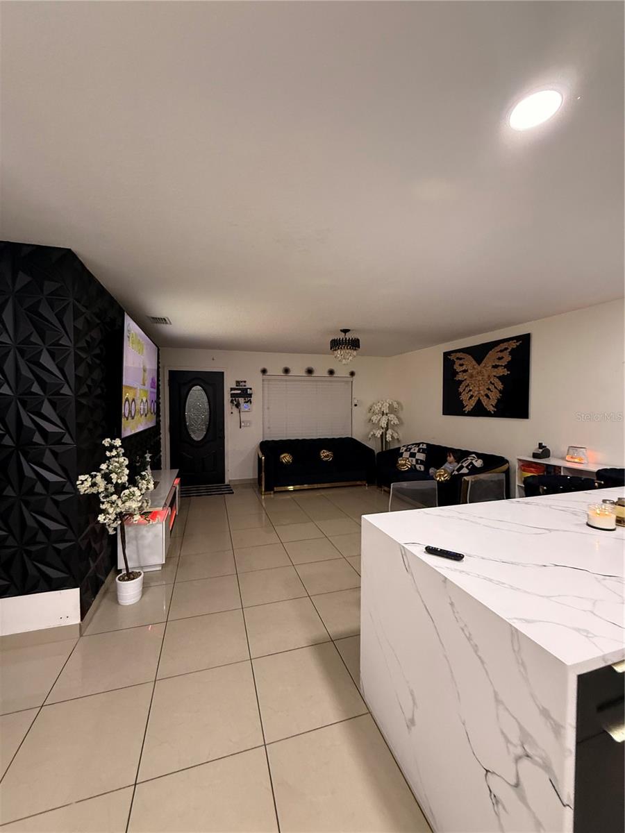 Image 3 of 12 For 1305 Louise Avenue