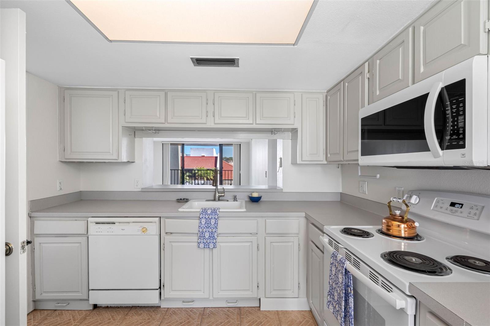 Image 25 of 58 For 19111 Vista Bay Drive 204