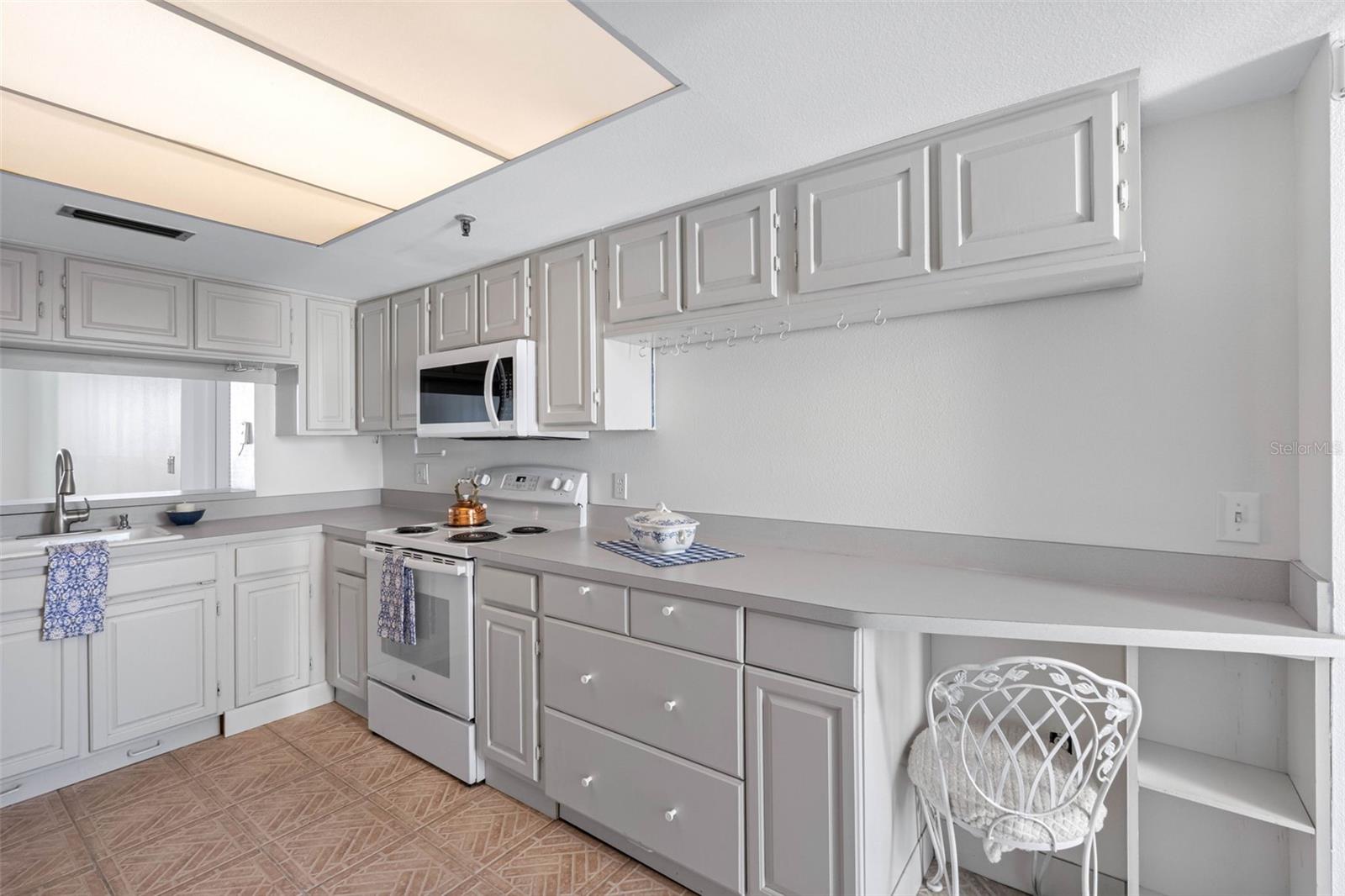 Image 26 of 58 For 19111 Vista Bay Drive 204