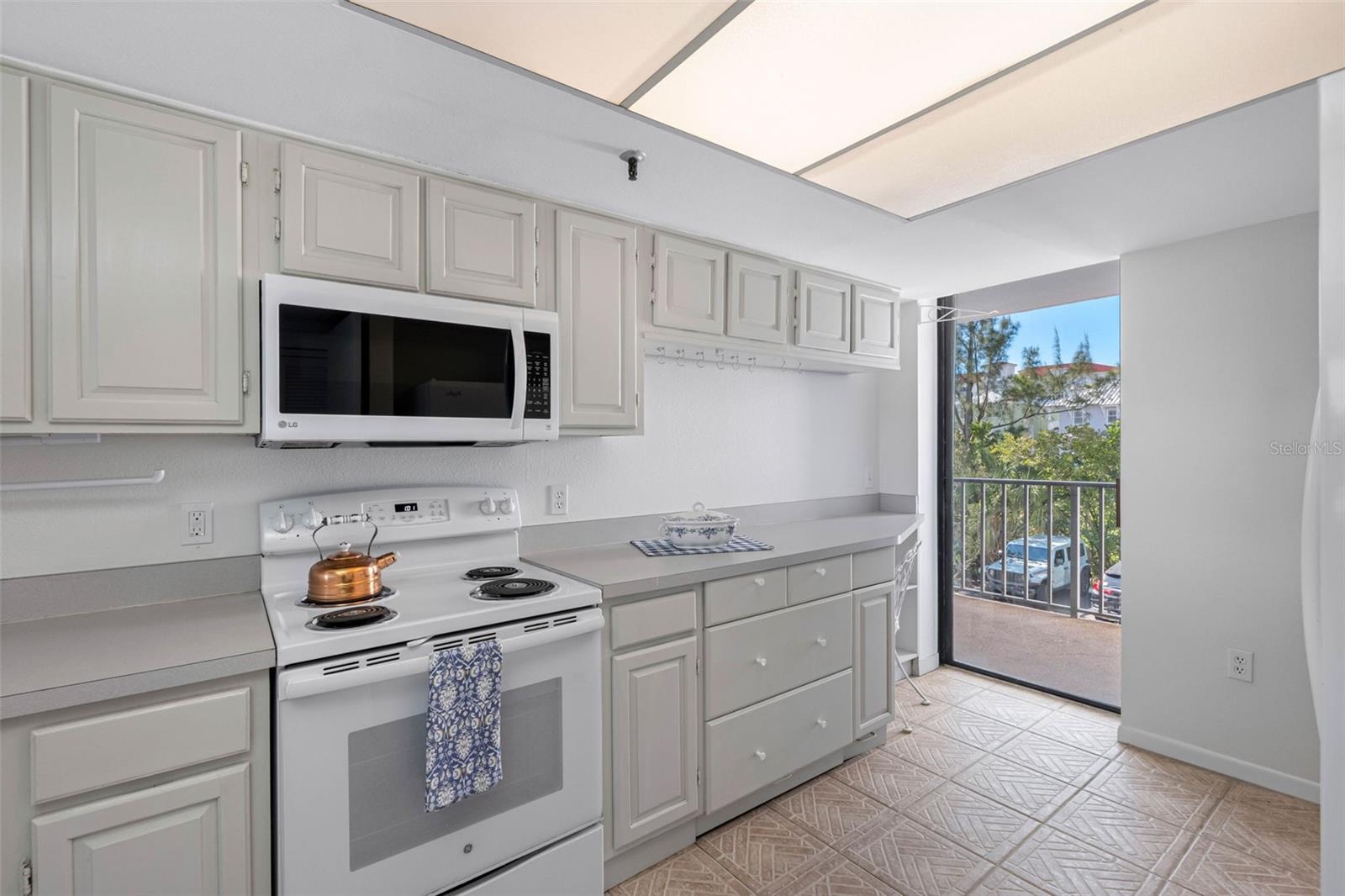 Image 27 of 58 For 19111 Vista Bay Drive 204