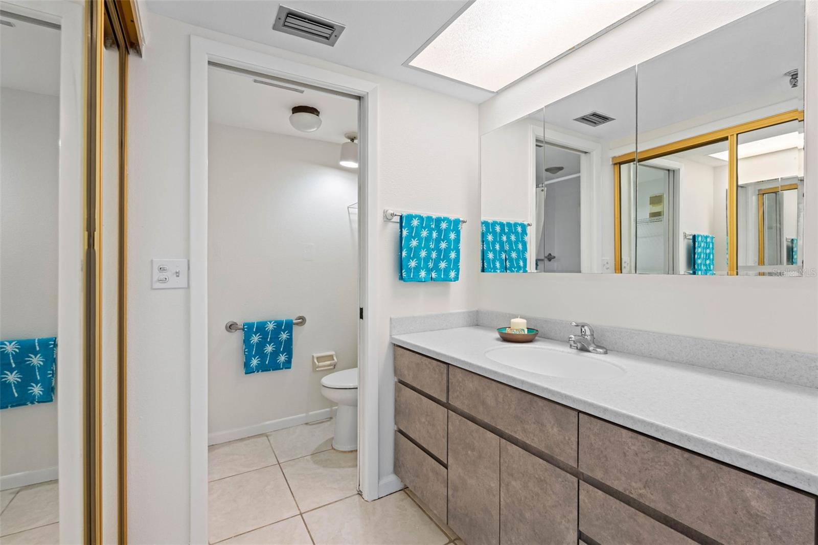 Image 40 of 58 For 19111 Vista Bay Drive 204