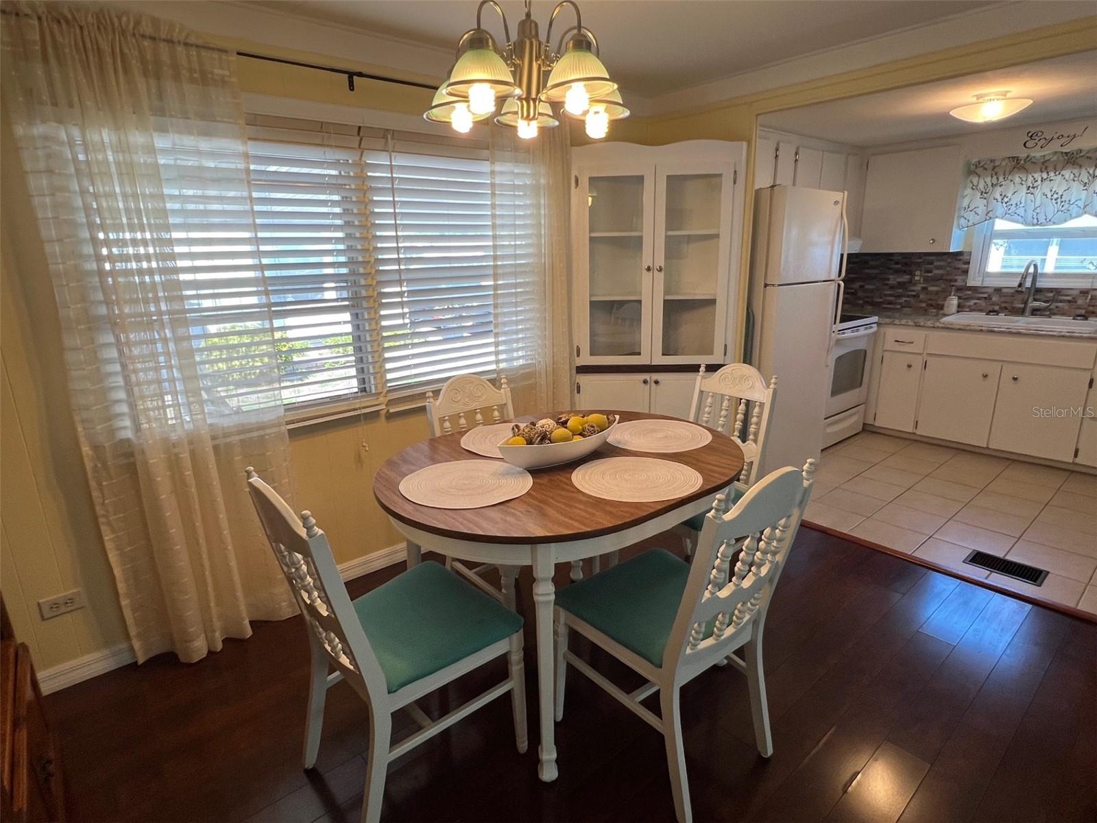 Image 12 of 31 For 37 Pindo Palm Street E