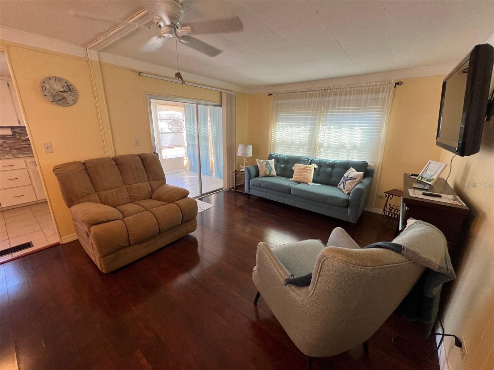 Image 13 of 31 For 37 Pindo Palm Street E