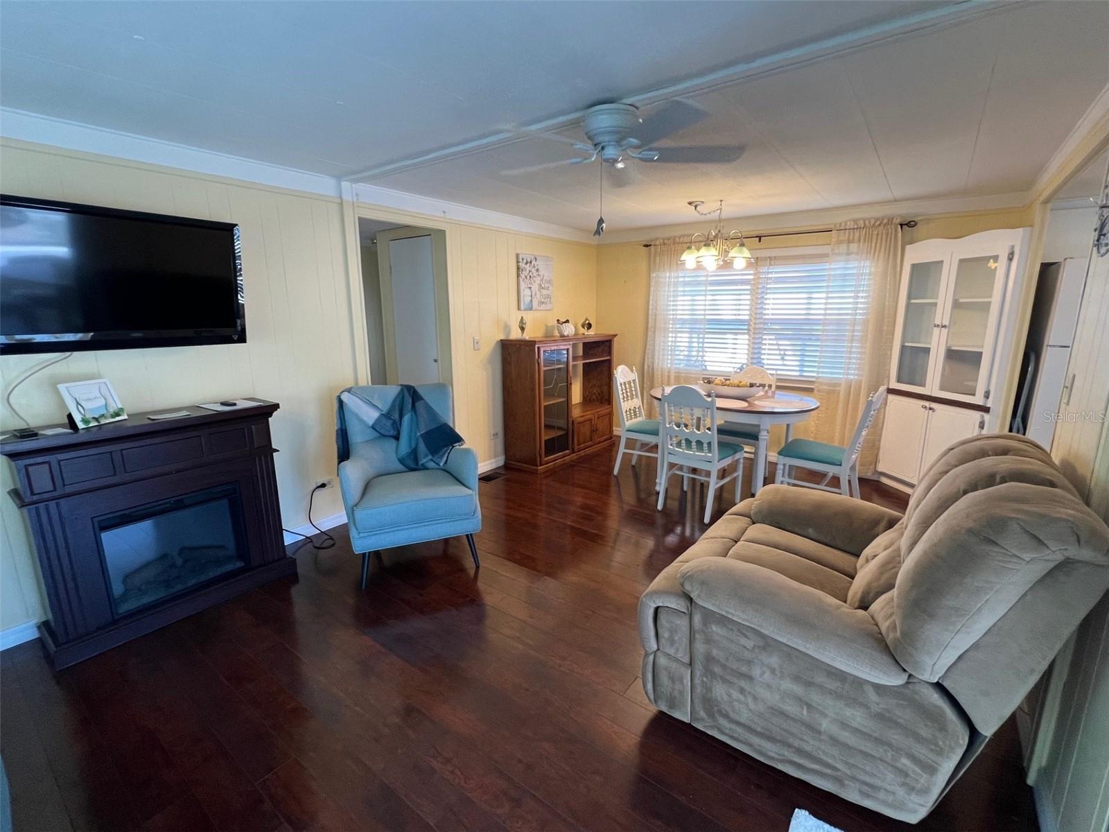 Image 16 of 31 For 37 Pindo Palm Street E