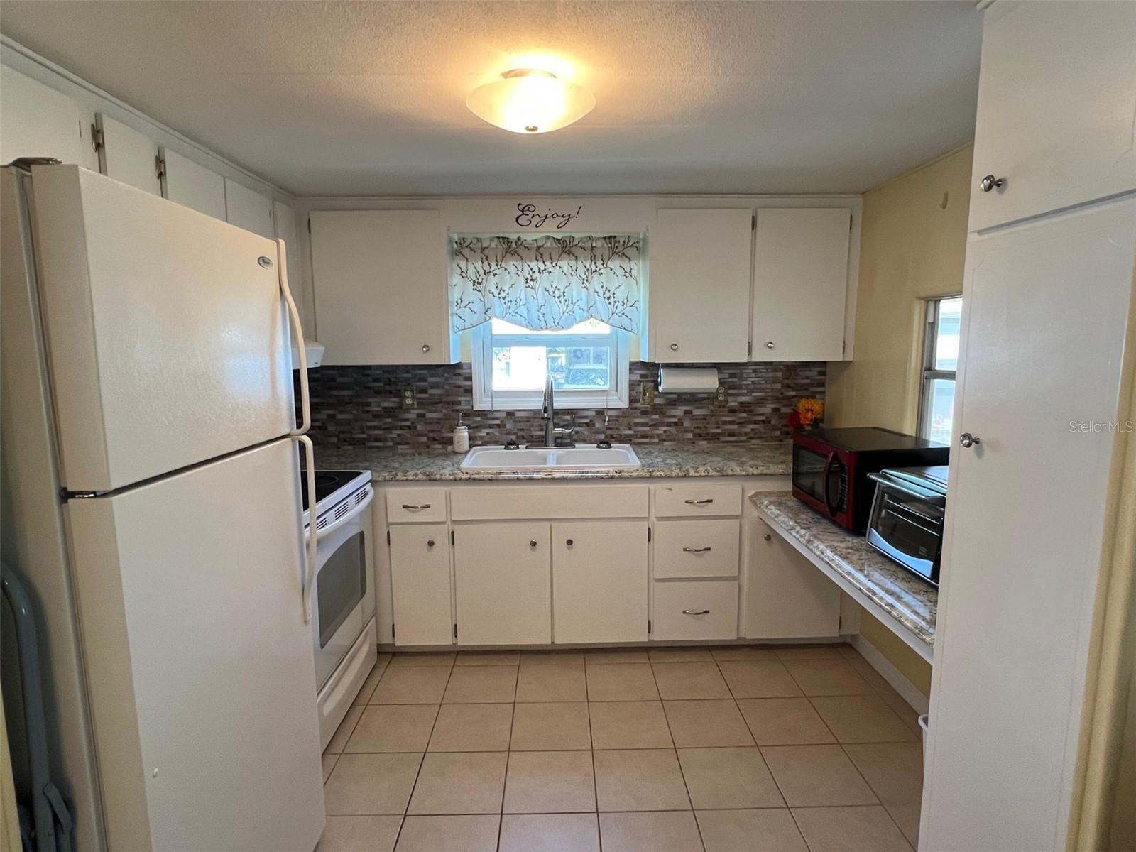 Image 6 of 31 For 37 Pindo Palm Street E