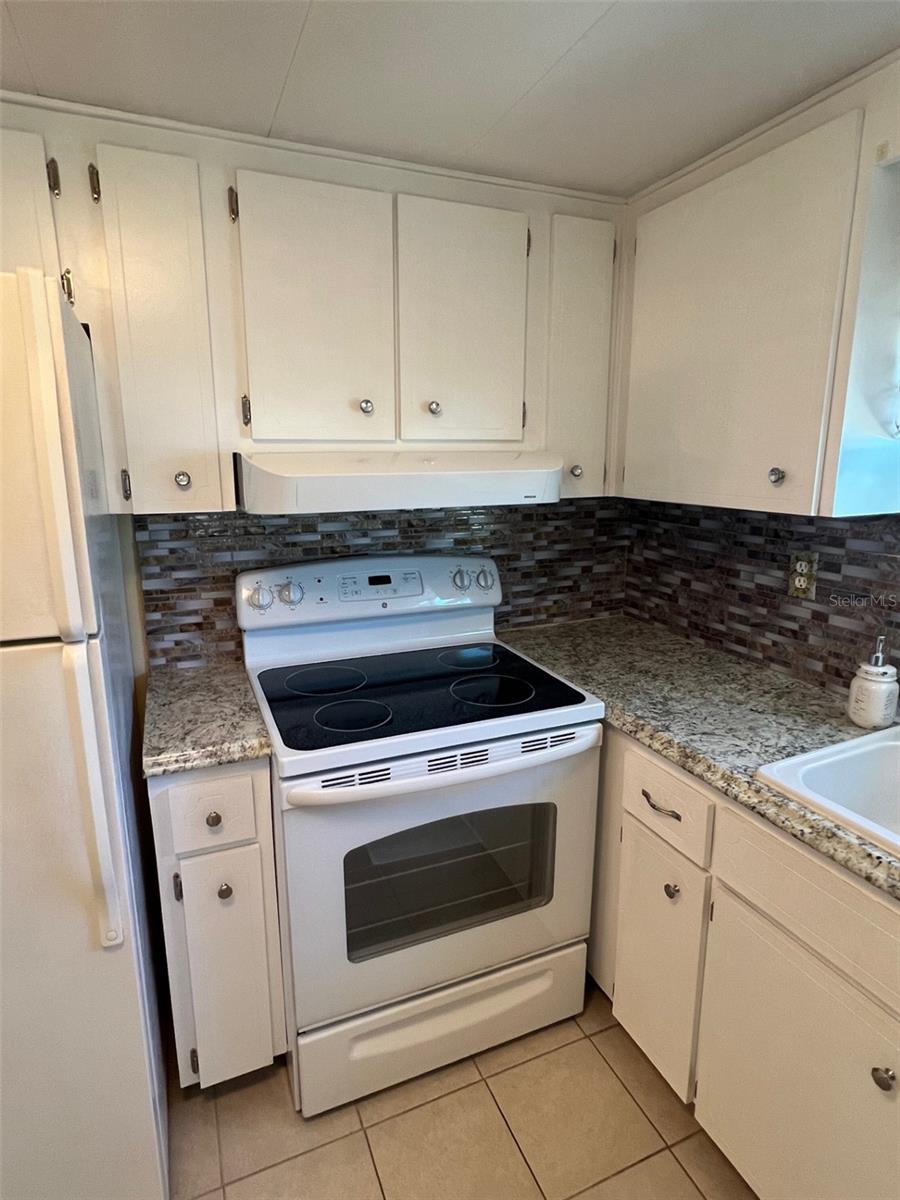 Image 9 of 31 For 37 Pindo Palm Street E