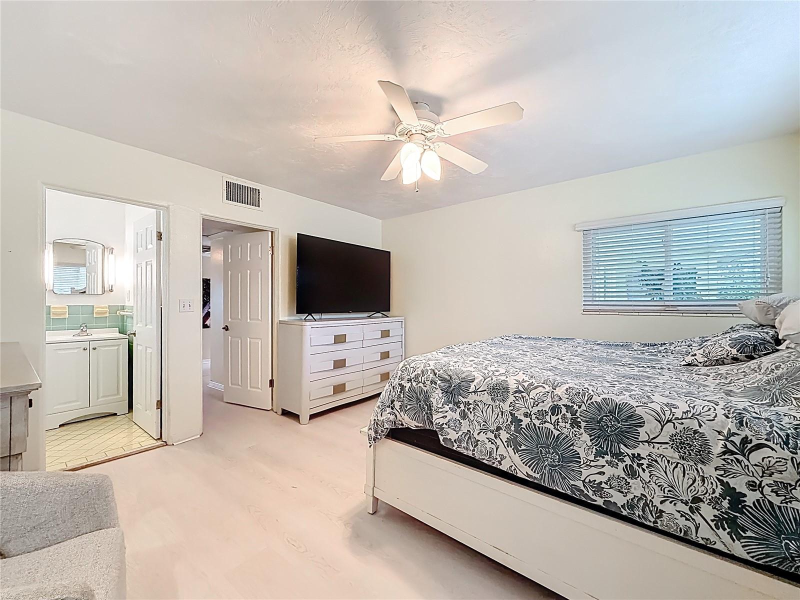 Image 15 of 24 For 6170 7th Avenue N