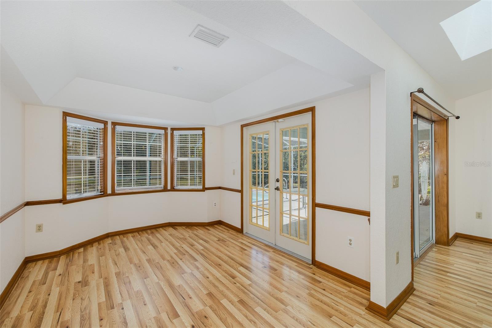 Image 21 of 53 For 9474 Dunkirk Road