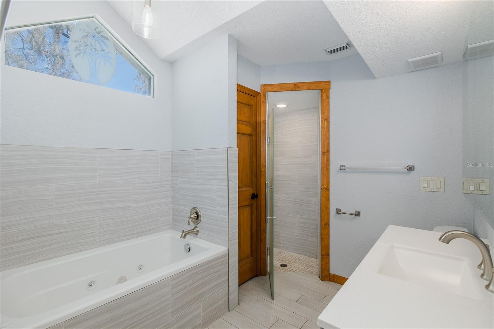 Image 32 of 53 For 9474 Dunkirk Road