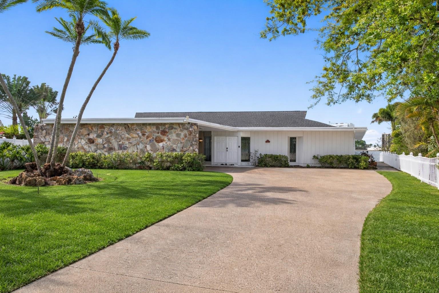 Listing photo id 8 for 2970 68th Avenue S