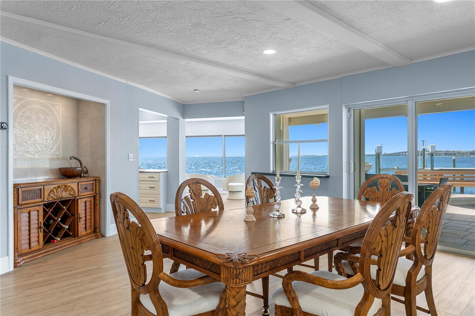 Listing photo id 11 for 2970 68th Avenue S