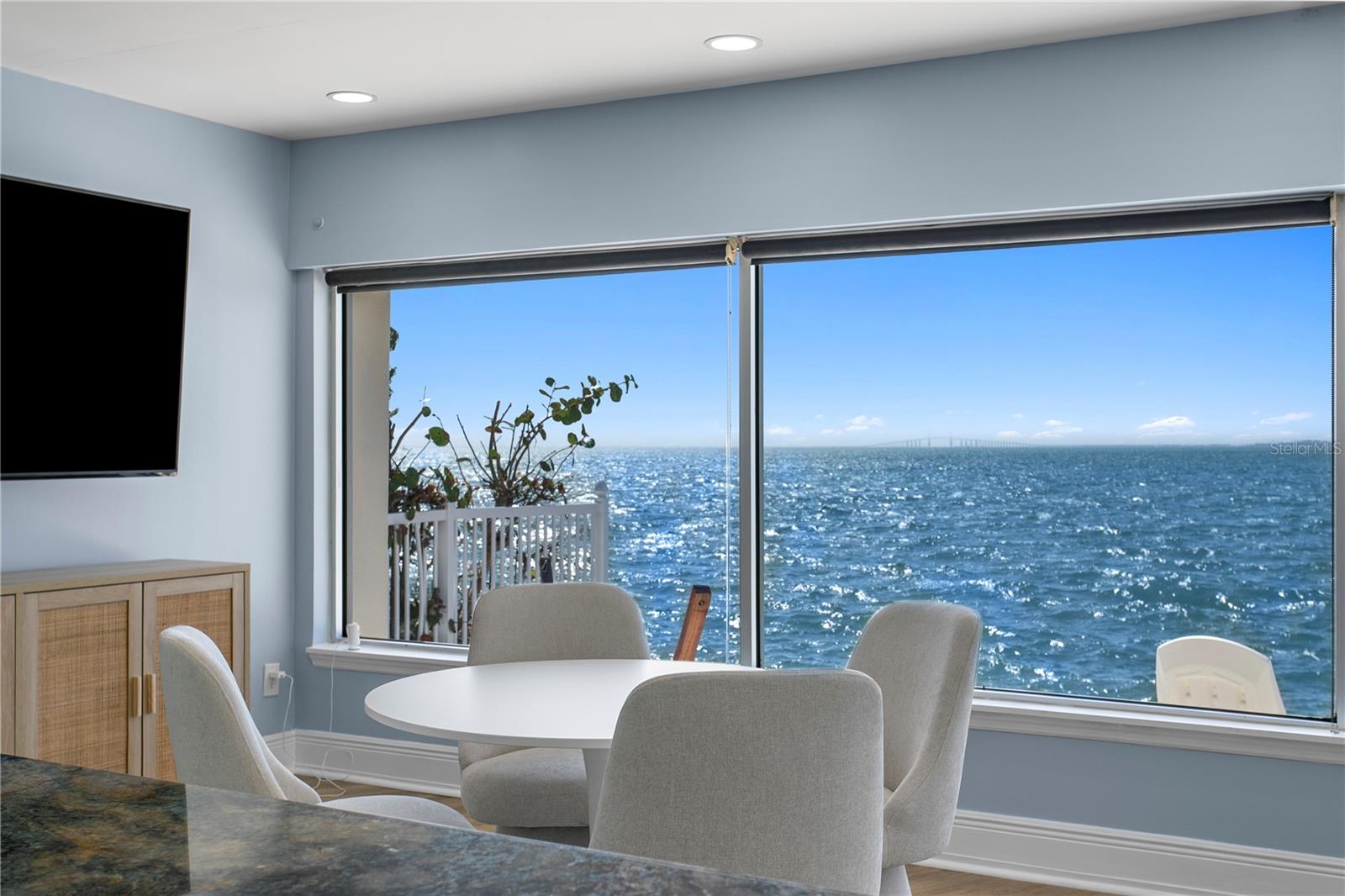 Listing photo id 12 for 2970 68th Avenue S