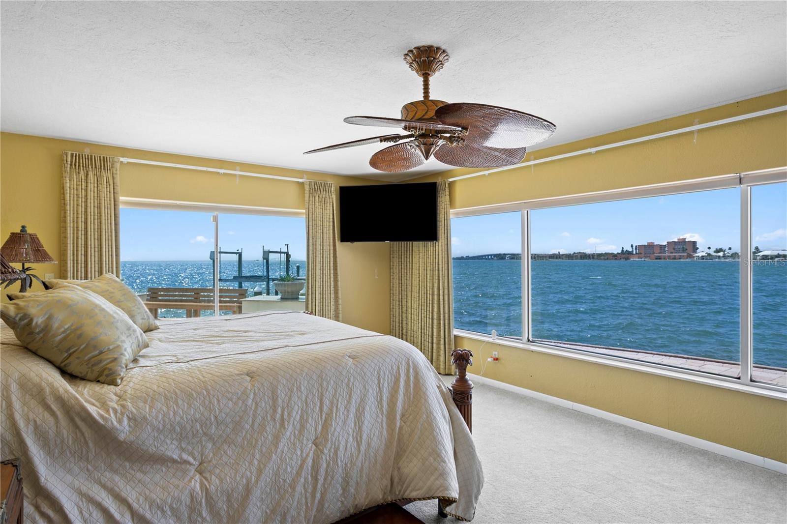 Listing photo id 22 for 2970 68th Avenue S