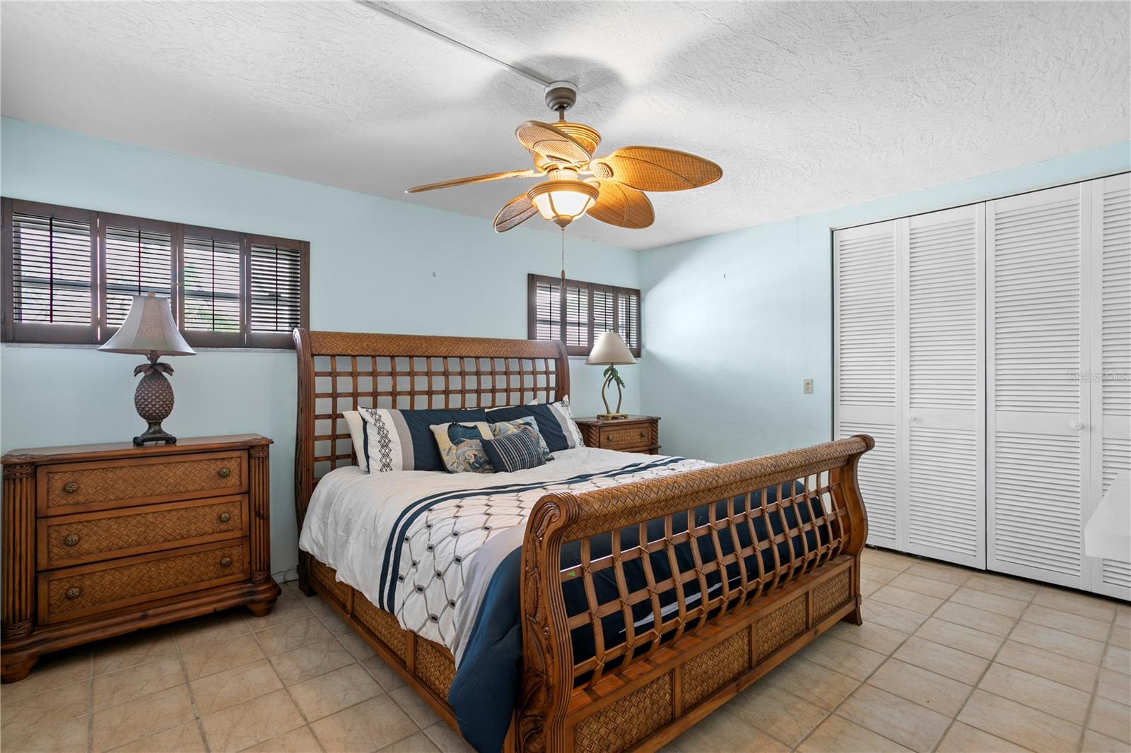 Listing photo id 23 for 2970 68th Avenue S