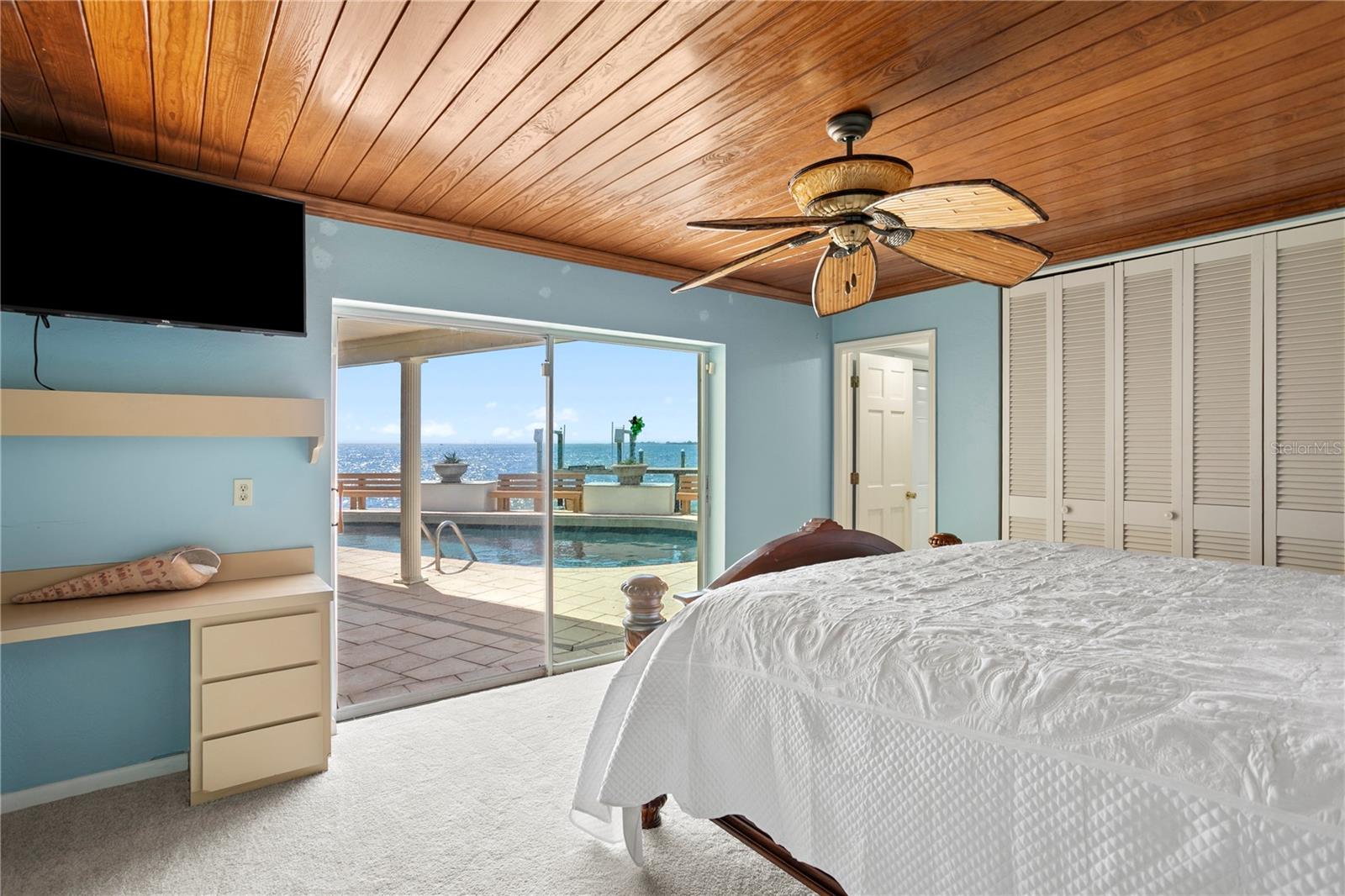 Listing photo id 24 for 2970 68th Avenue S