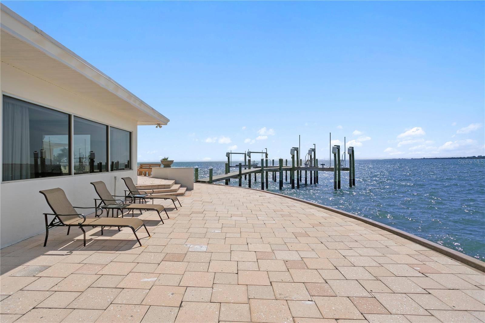 Listing photo id 25 for 2970 68th Avenue S