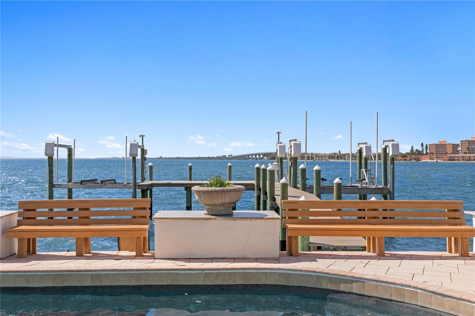 Listing photo id 5 for 2970 68th Avenue S