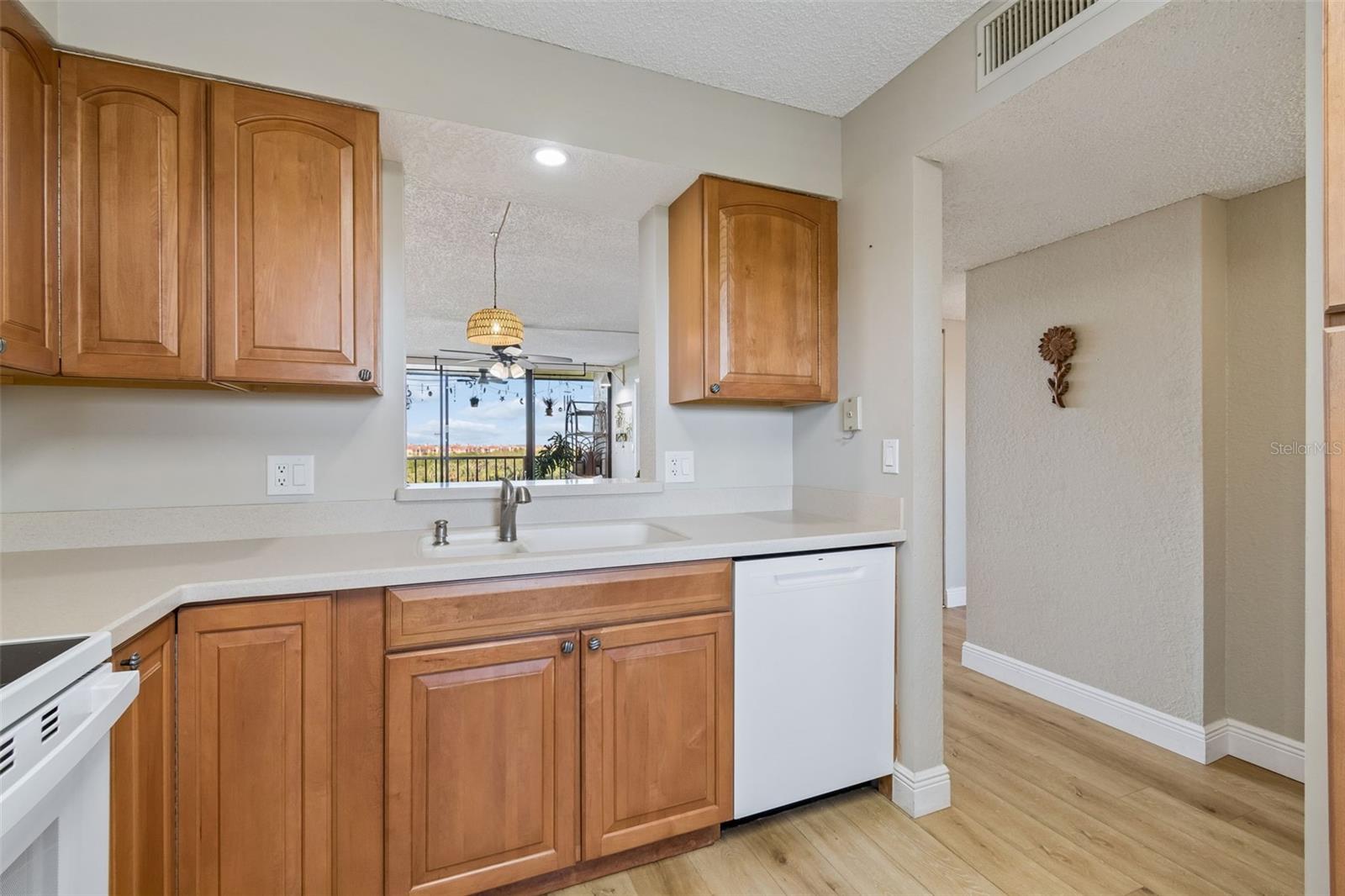 Image 13 of 99 For 900 Cove Cay Drive 5f