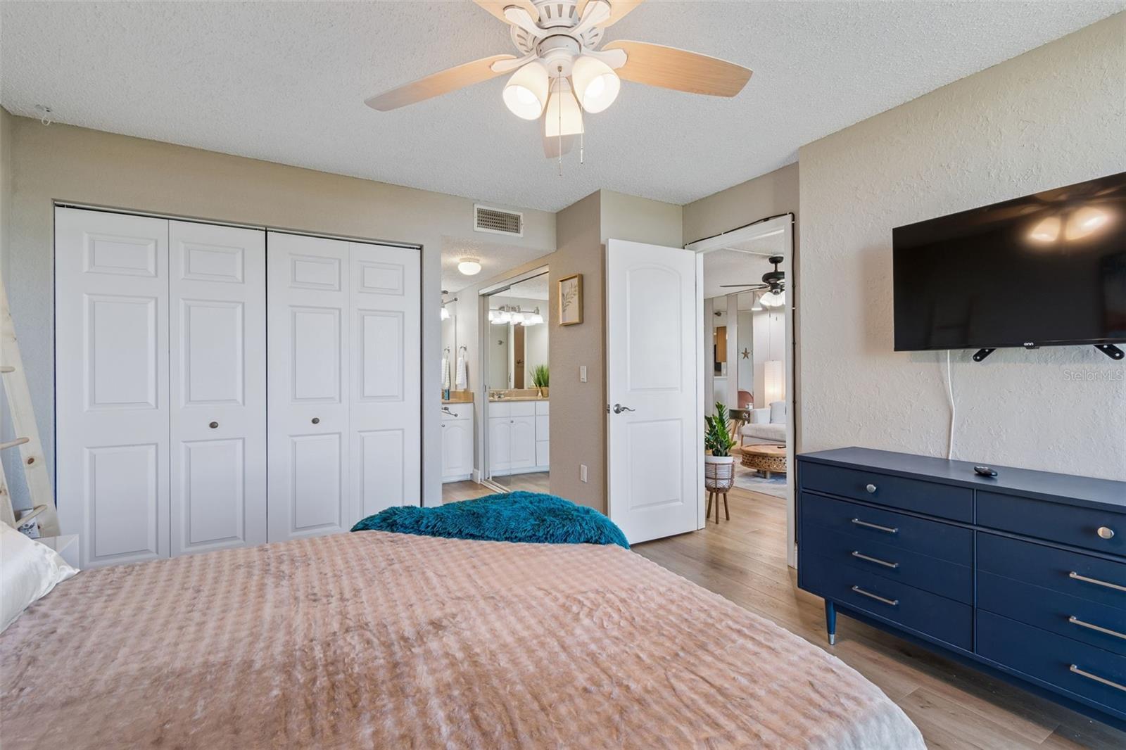 Image 35 of 99 For 900 Cove Cay Drive 5f