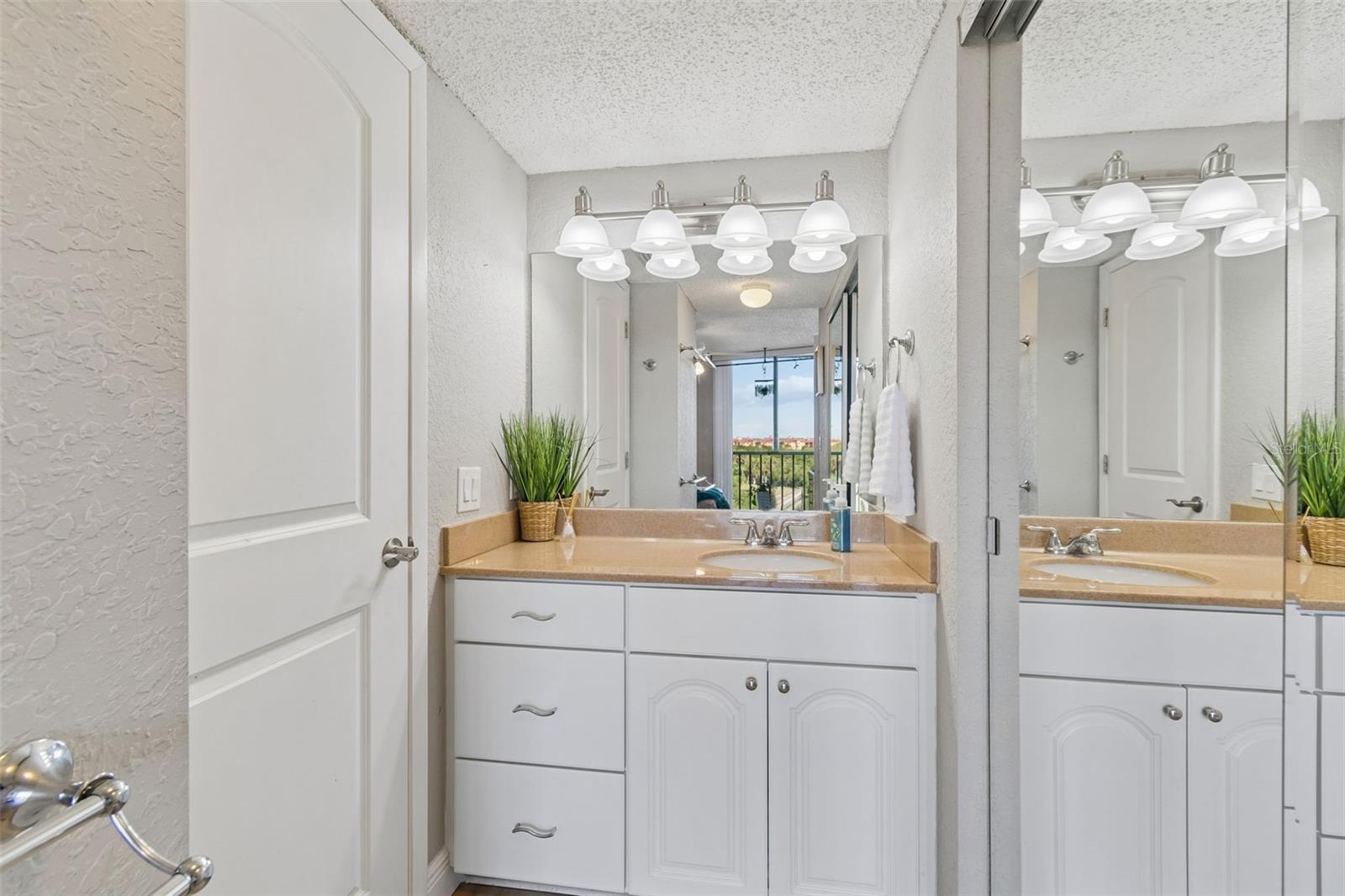 Image 36 of 99 For 900 Cove Cay Drive 5f