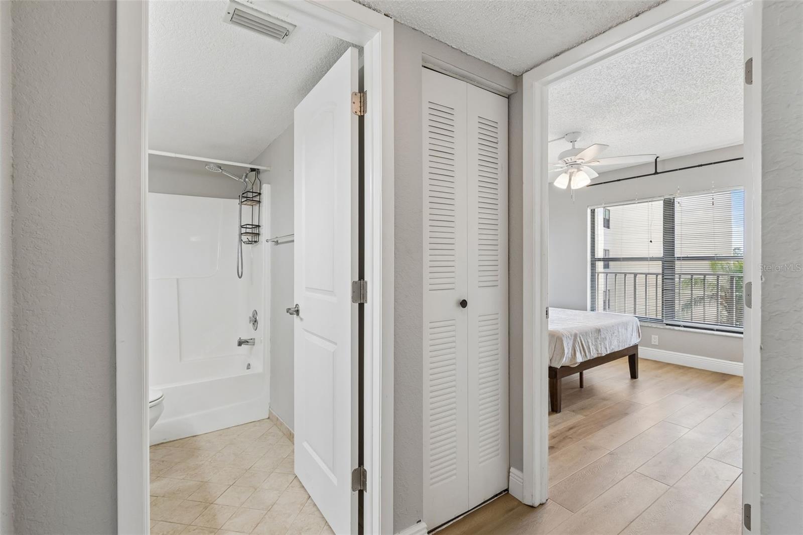 Image 39 of 99 For 900 Cove Cay Drive 5f