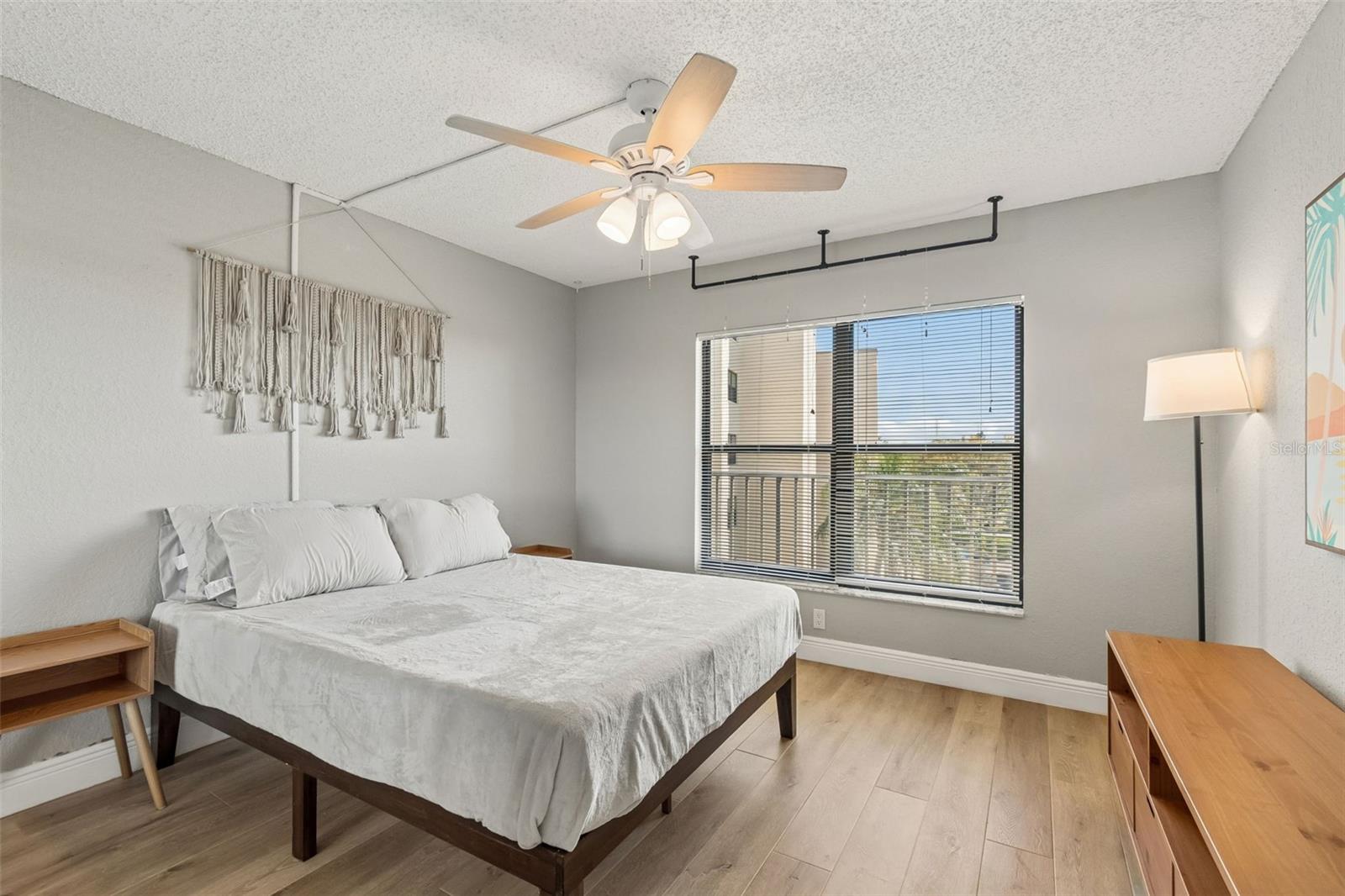 Image 43 of 99 For 900 Cove Cay Drive 5f