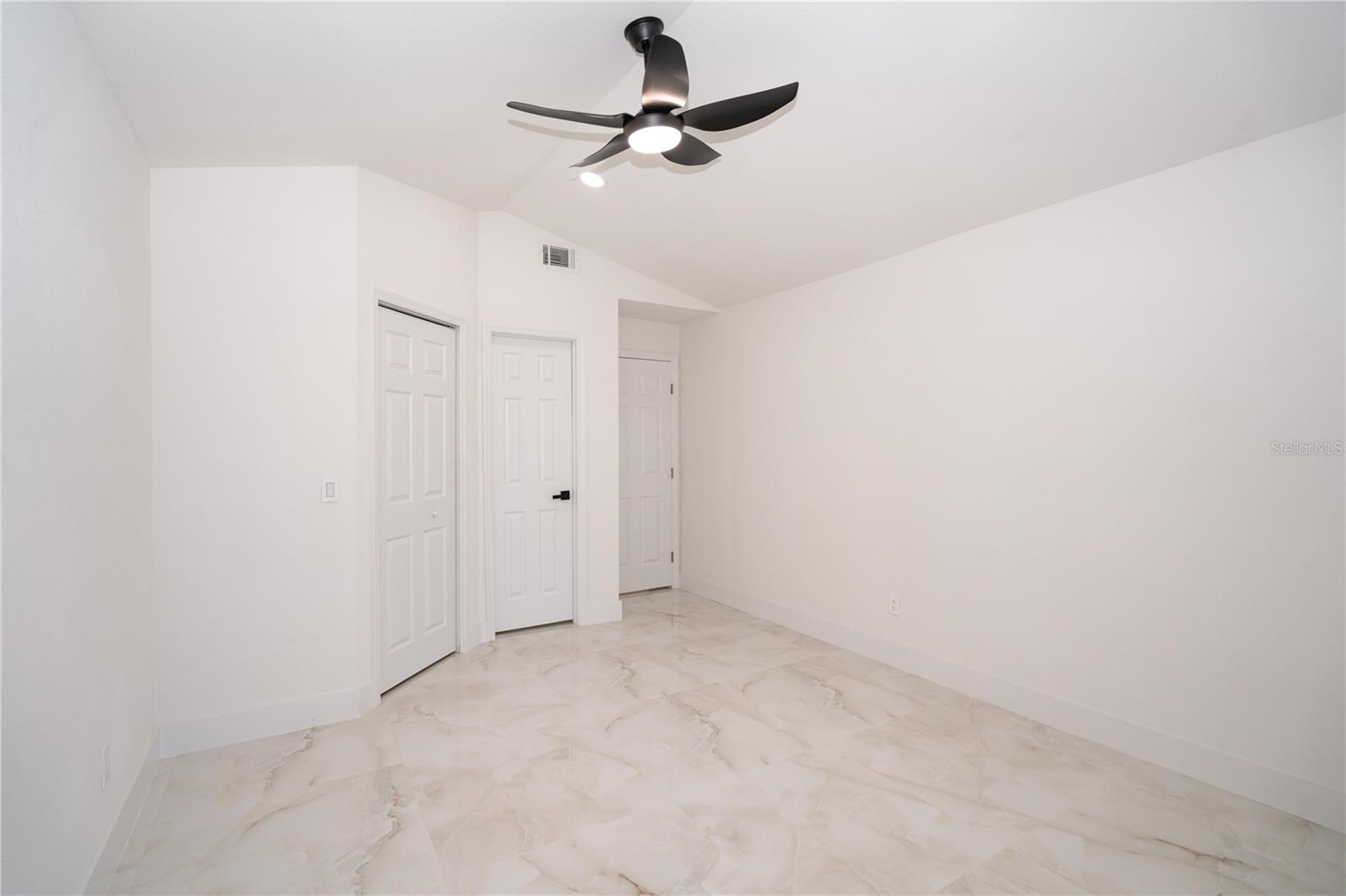 Image 13 of 21 For 4331 Kipling Avenue