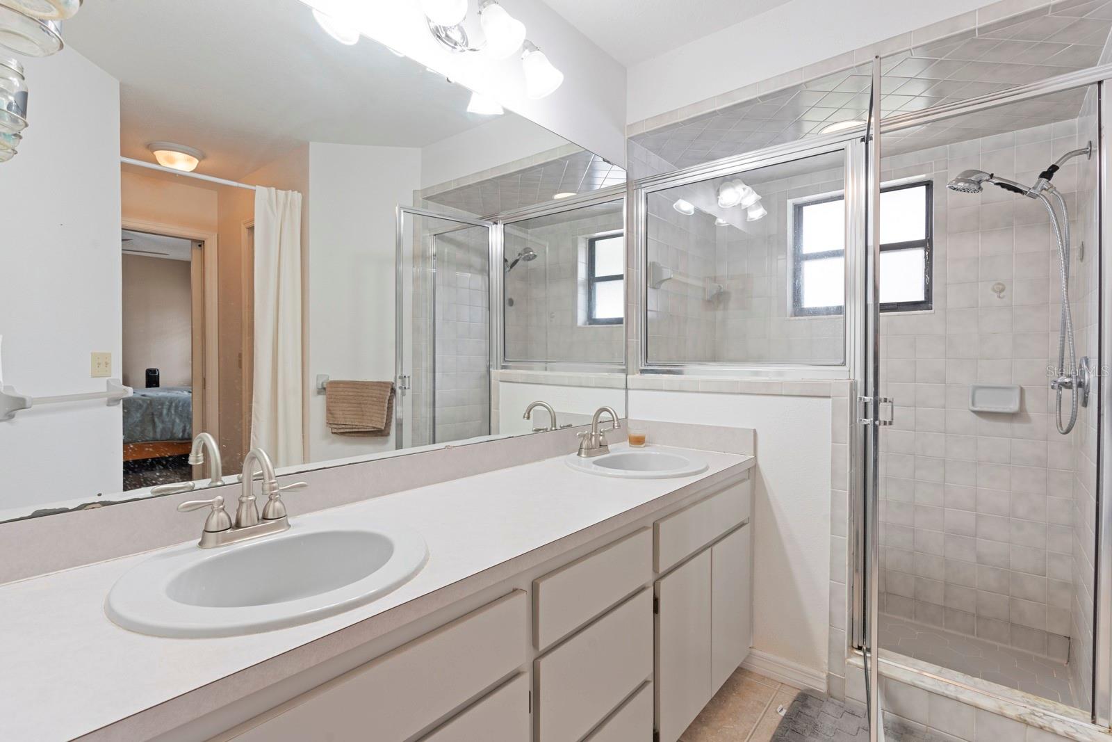 Image 29 of 61 For 2550 Roslyn Lane