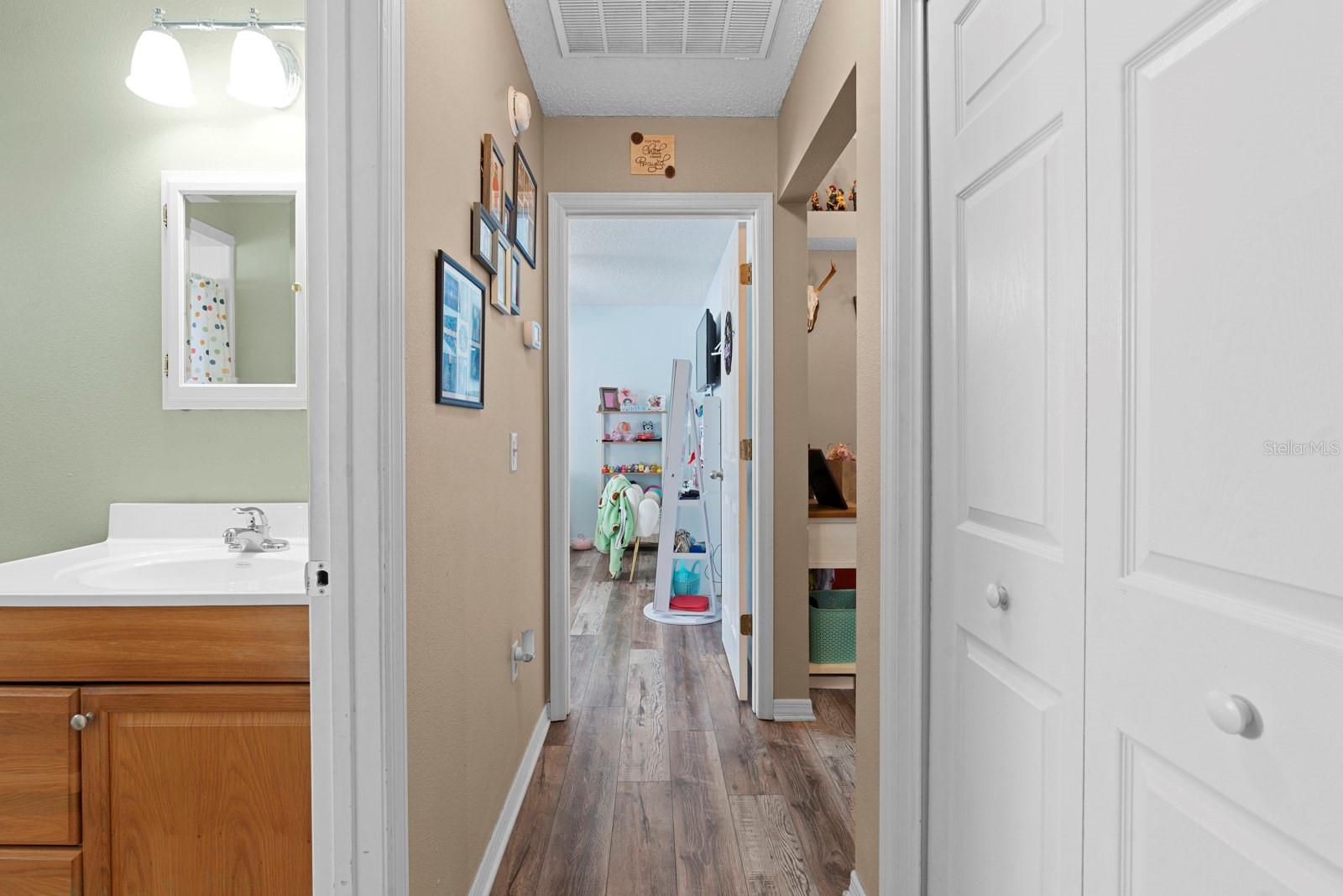 Image 37 of 61 For 2550 Roslyn Lane