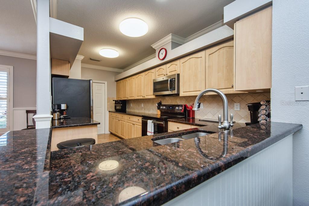 Listing photo id 8 for 720 Sandy Hills Avenue