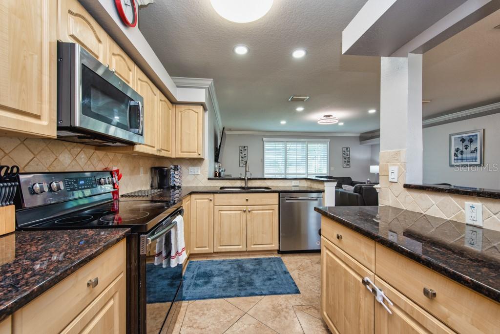 Listing photo id 11 for 720 Sandy Hills Avenue