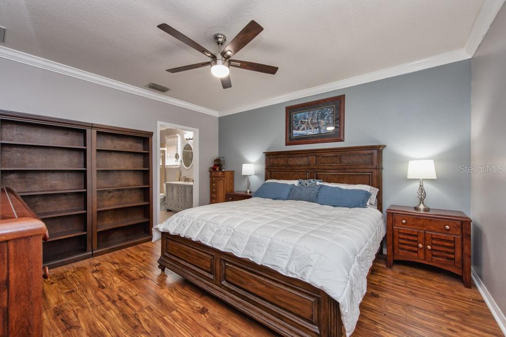 Listing photo id 13 for 720 Sandy Hills Avenue