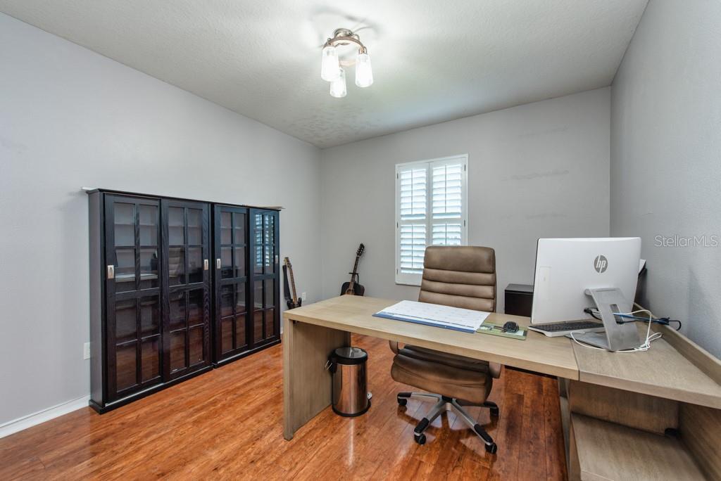 Listing photo id 18 for 720 Sandy Hills Avenue